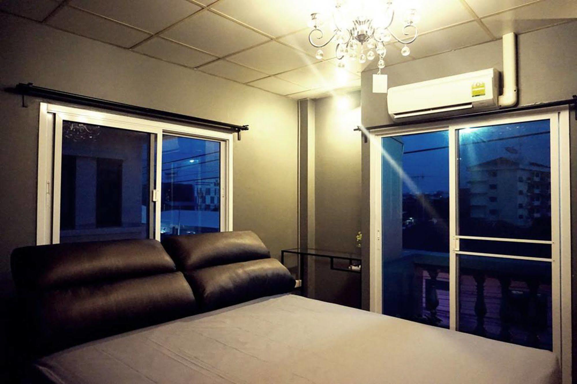 Staying Hostel Bangkok Exterior photo